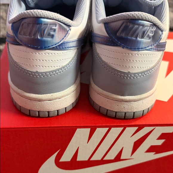 Nike Dunk Low in Light Blue and Navy - Picture 6 of 8